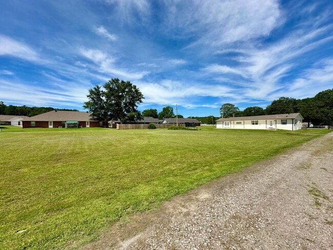 Building Photo - Beautiful 4 Bed / 2.5 Bath Home in Greenwood