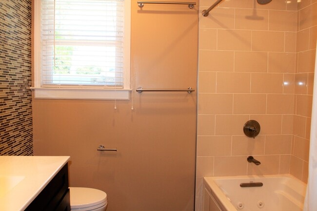 Building Photo - Beautifully Renovated San Mateo Bungalow w...