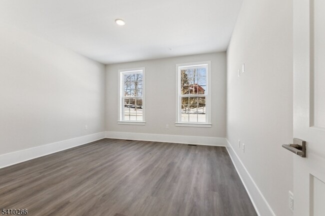 Building Photo - 179 Jasmine Dr