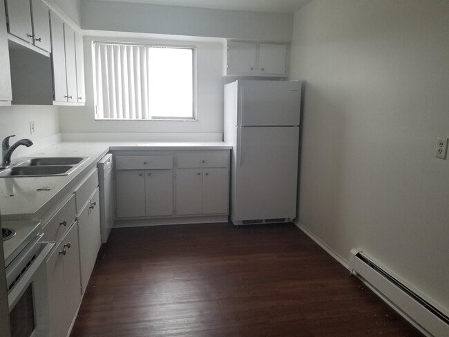 Building Photo - 1820 Axtell Dr