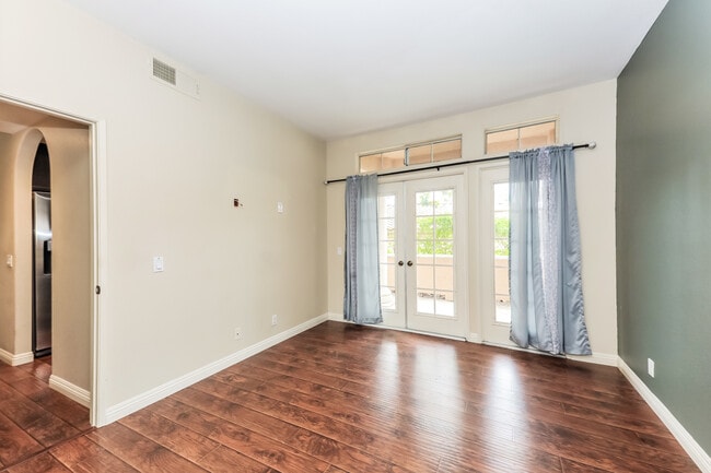 Building Photo - 3547 Cameo Dr