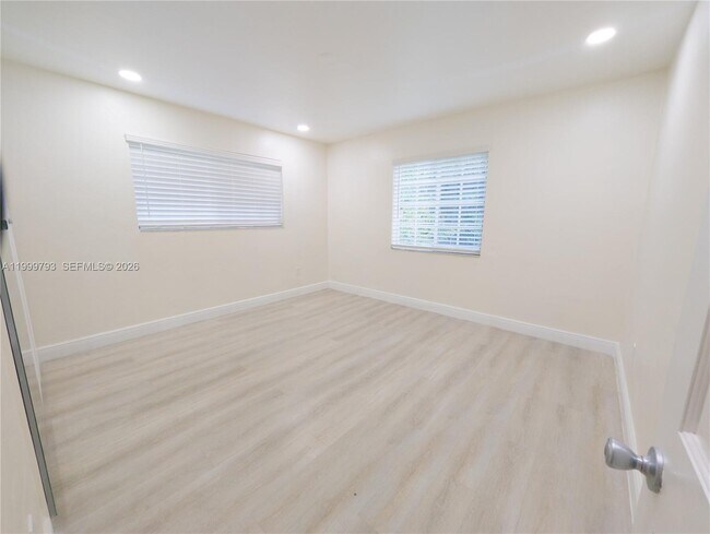 Building Photo - 5781 SW 25th St