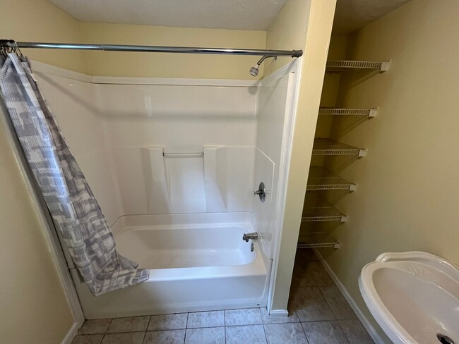 Building Photo - 951 Celia Dr