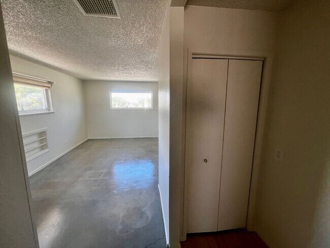 Building Photo - 56769 Joshua Dr