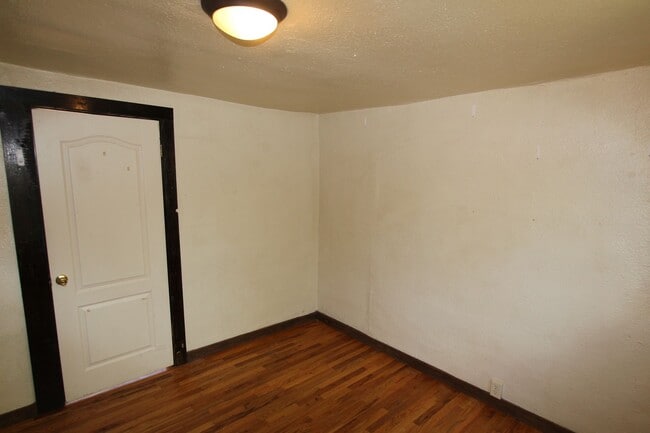 Building Photo - Charming Single-Story Home Near NAU | Fenced Yard + Fireplace