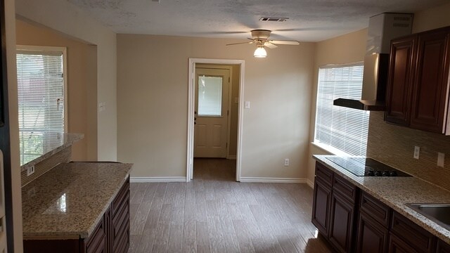 Building Photo - 13423 Lakecrest Dr