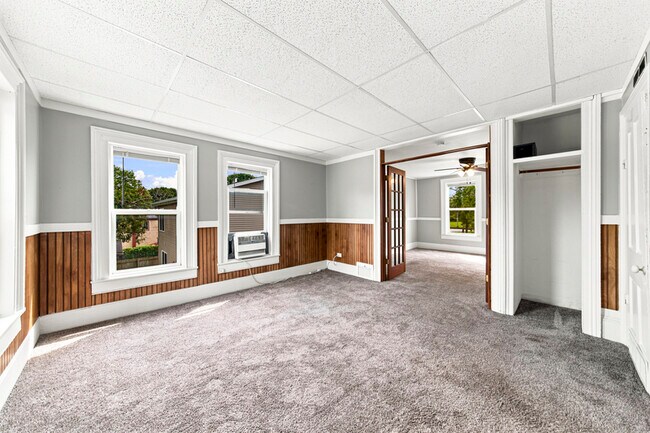 Building Photo - 326 Railroad St