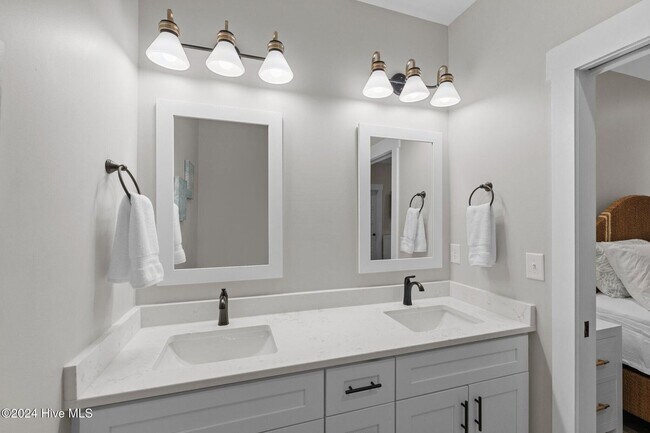 Building Photo - Winter Rental in Emerald Isle