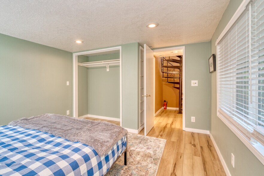 Building Photo - 69437 E Vine Maple Dr