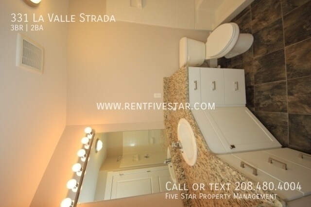 Building Photo - 331 La Valle Strada