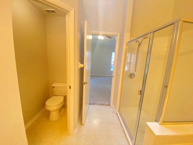 Building Photo - Lake Mary!  Ready to Move in!! Spacious 4/...