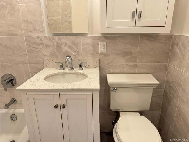 Building Photo - 103 Gedney St