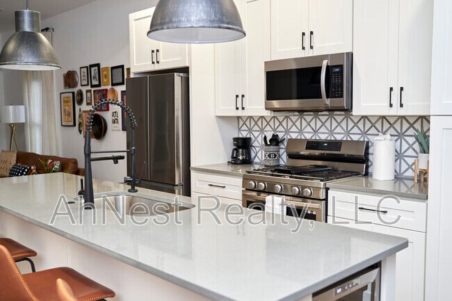 Building Photo - 1458 Beecher St SW