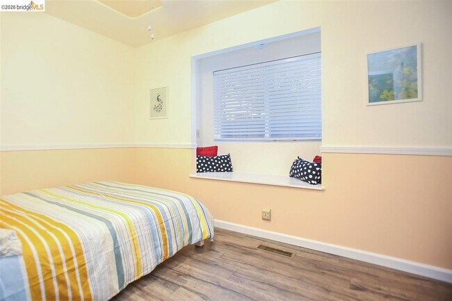 Building Photo - 5545 Drakes Ct