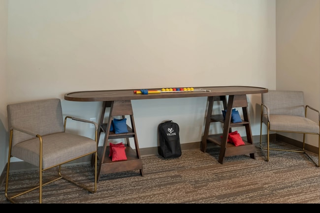 Building Photo - 2023 N Broadmoor Ave