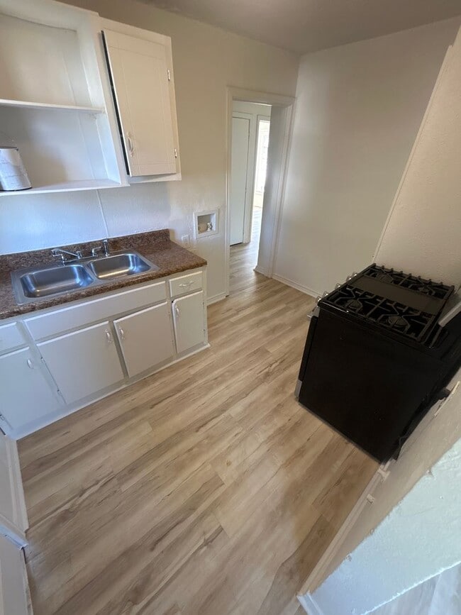 Building Photo - Discover the perfect home!