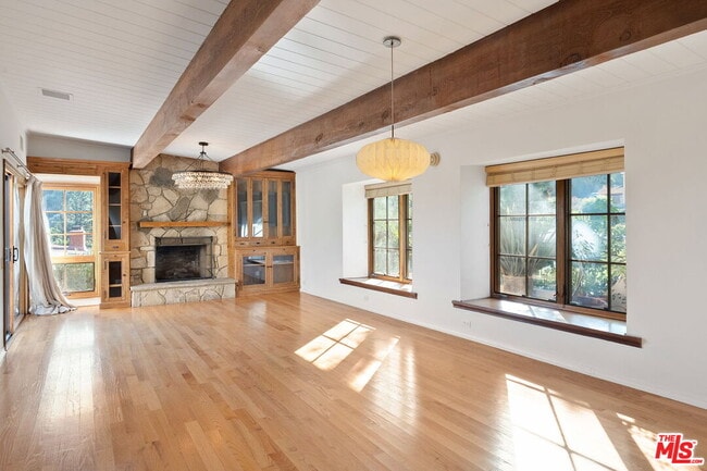 Building Photo - 1344 Bienveneda Ave