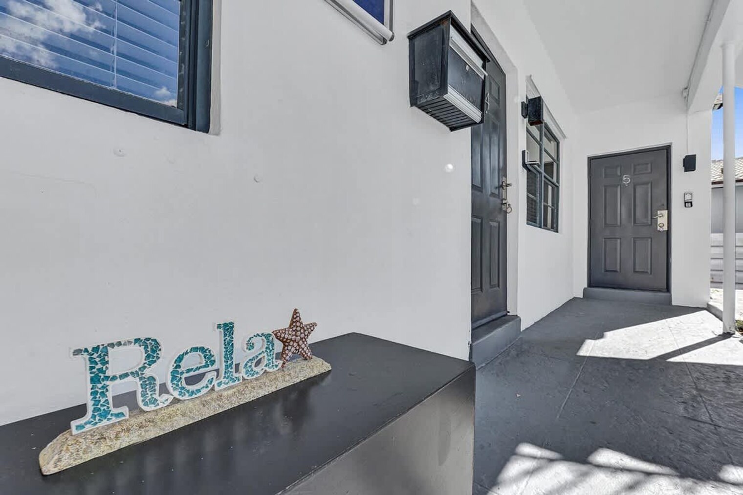 Building Photo - 335 Desoto St