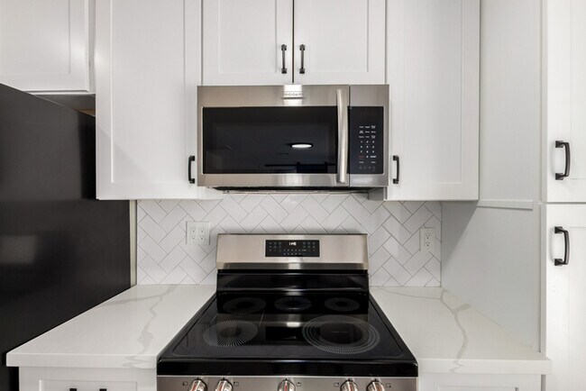 Building Photo - 17615 N Whispering Oaks Dr