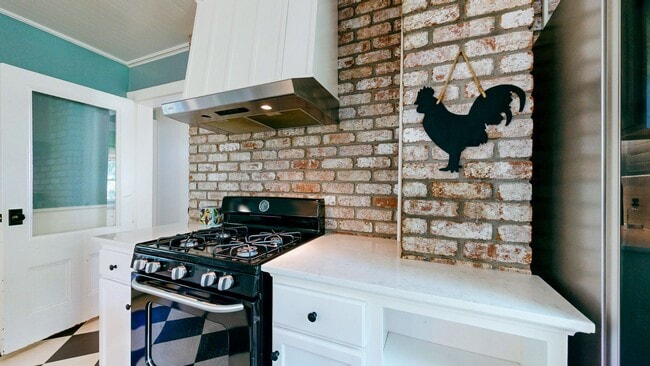 Building Photo - Country Charm Meets Vineyard Views! Two Be...