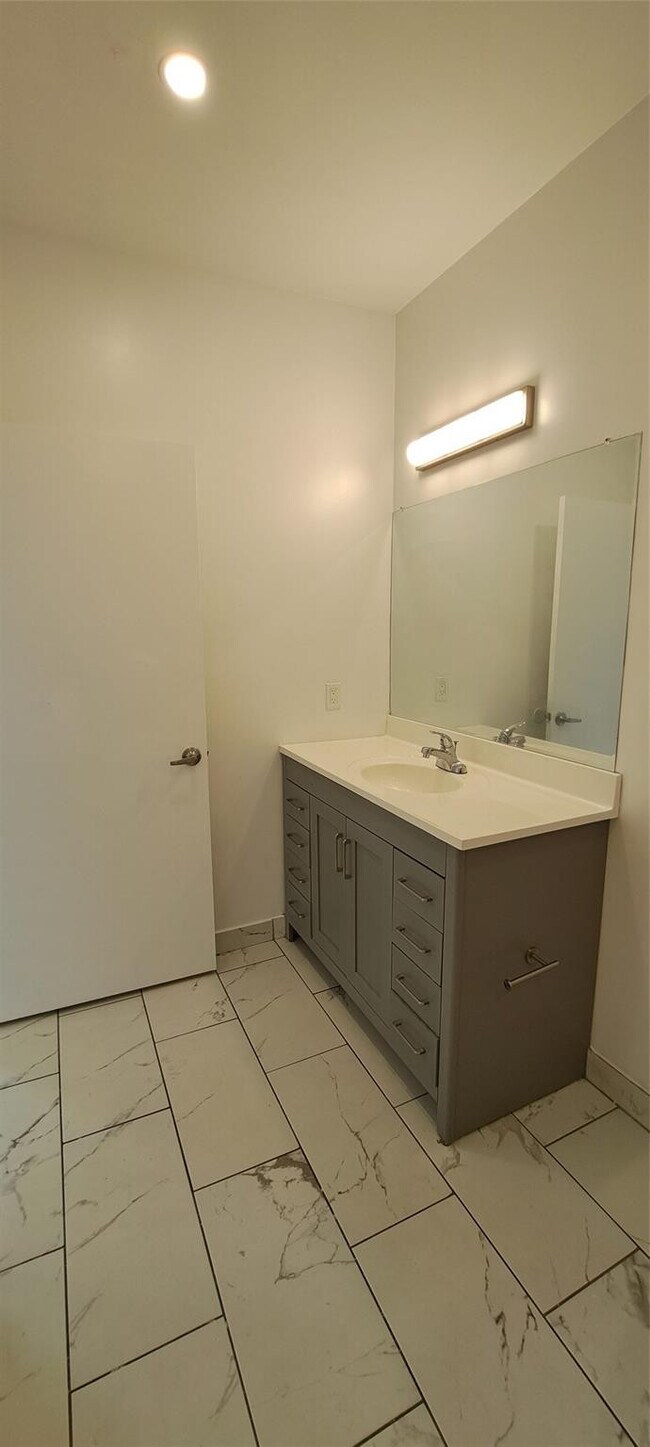 Building Photo - 3801 Davie Blvd