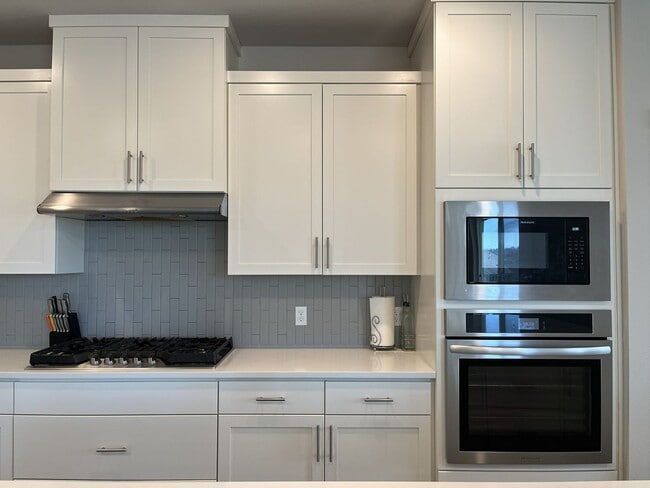 Building Photo - Spacious 5BR Home Near Mountainside High School with Loft, Balcony & Large Kitchen