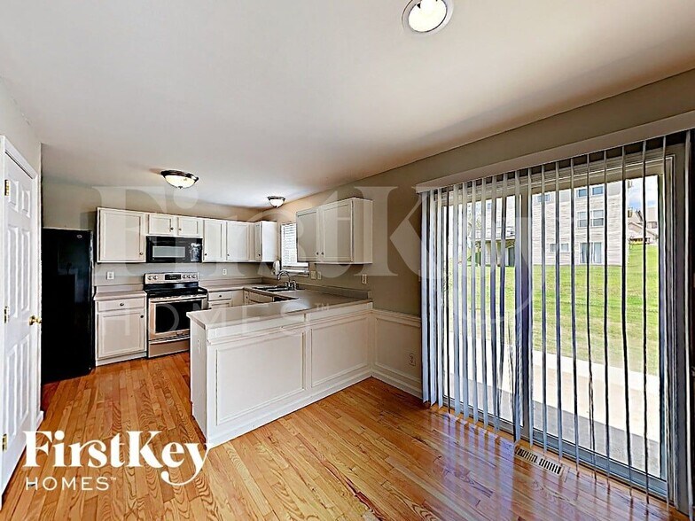 Building Photo - 227 Spring Borough Dr