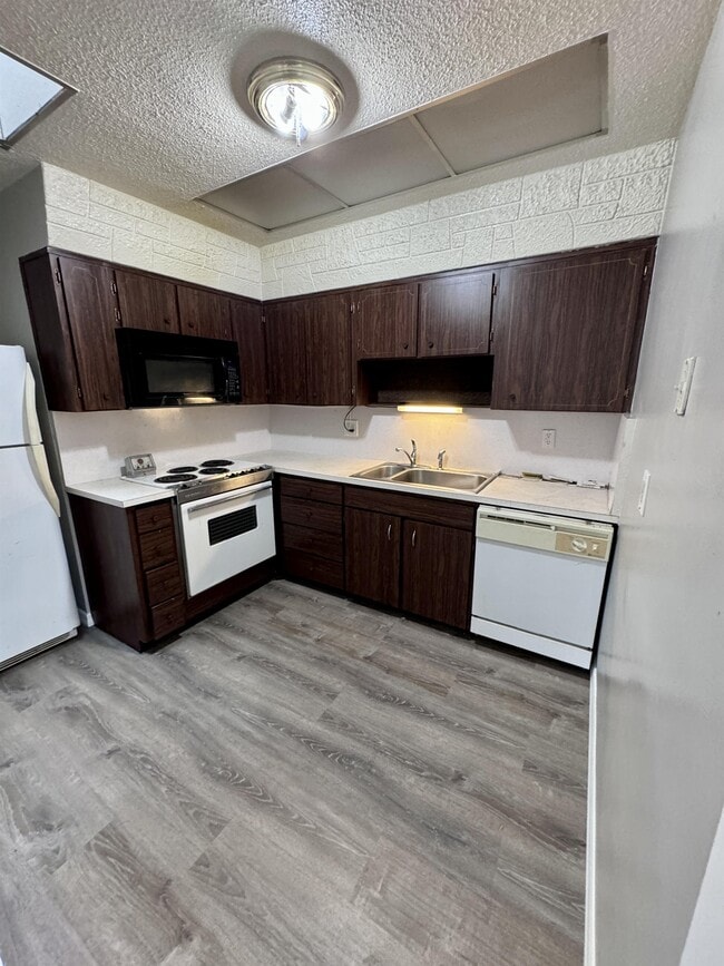 Building Photo - 2241 Granada Dr