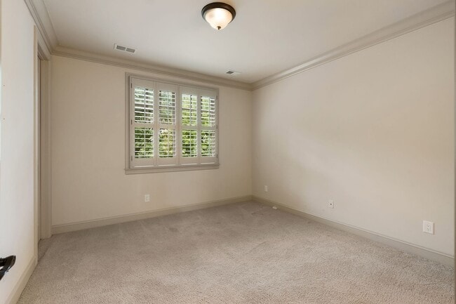 Building Photo - 444 Wild Elm St