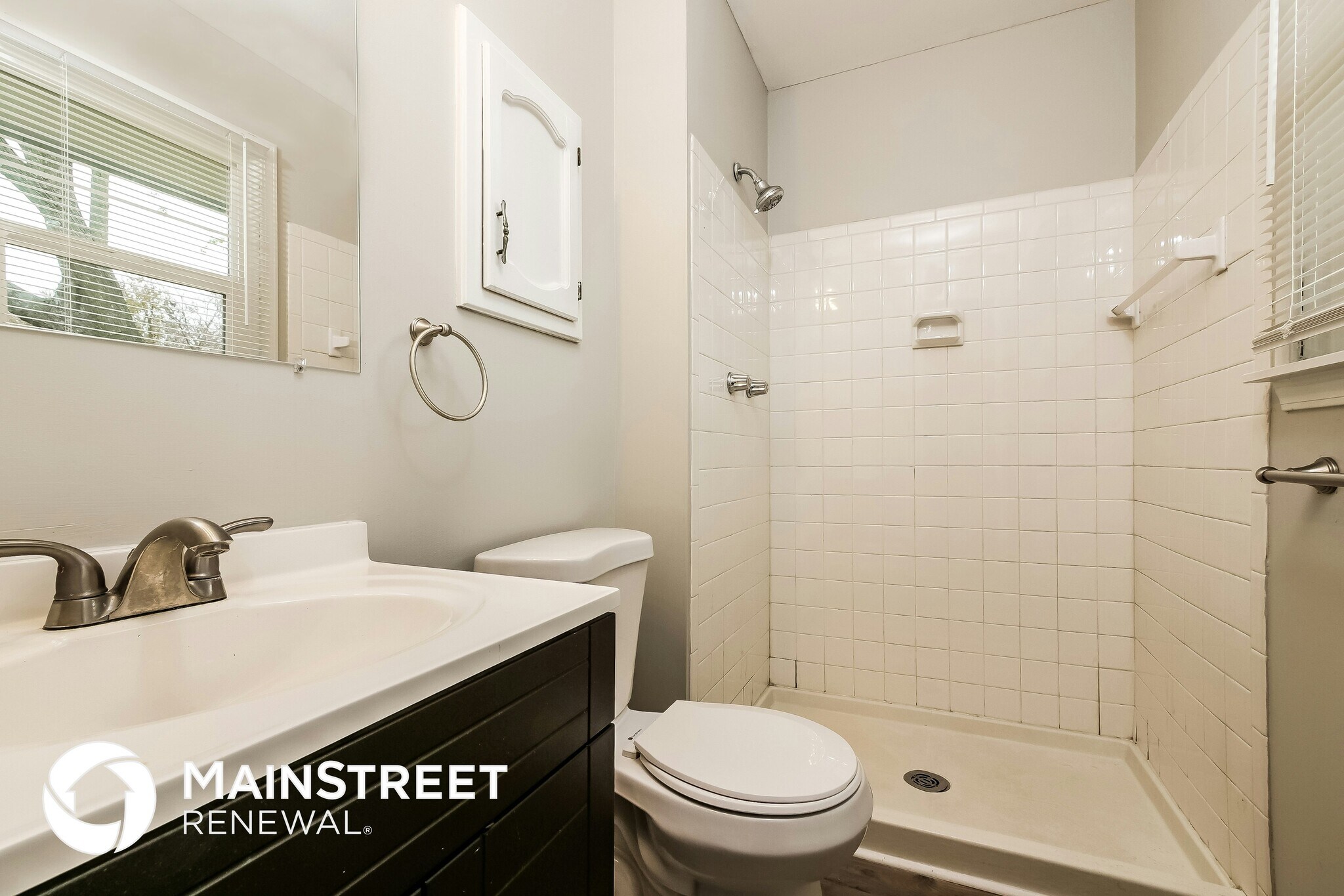 Building Photo - 8523 N Rhode Ave