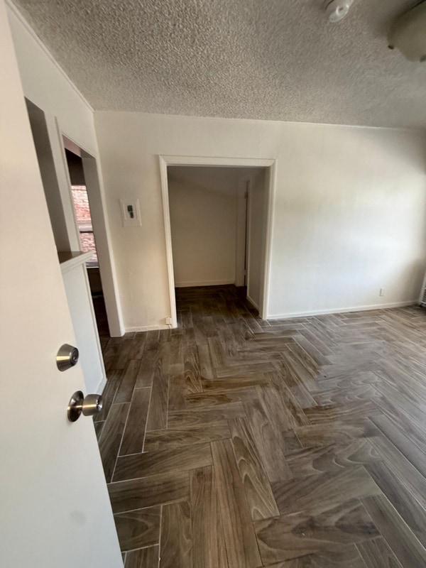 Building Photo - 1117 S Norton Ave