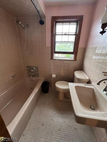 Building Photo - 27 Garwood Ct S