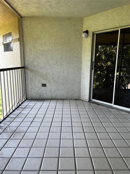 Building Photo - 6596 Via Regina