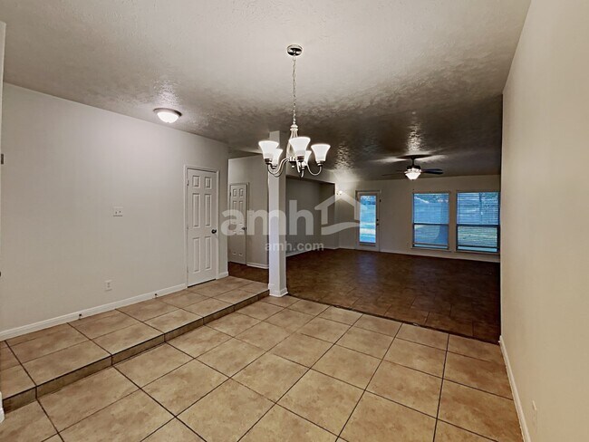 Building Photo - 13307 Montaigne Dr