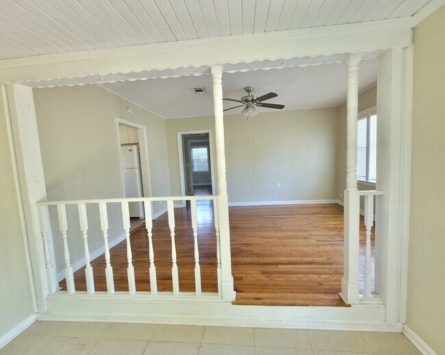 Building Photo - 15 Audusson Ave