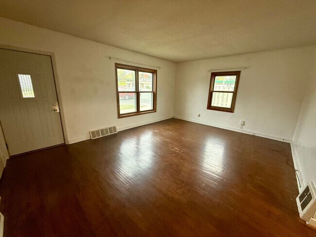Building Photo - 3 Bed 1 Bath Single Family Home in Wausau