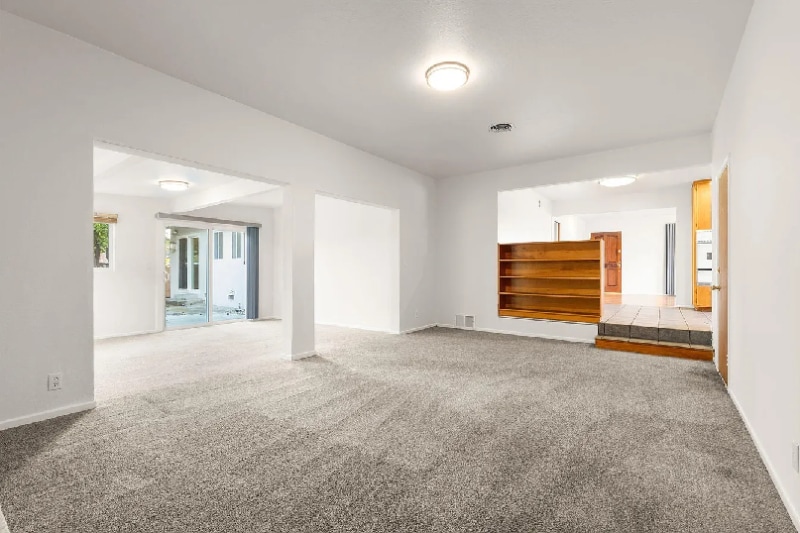 Building Photo - 5651 N Bryn Mawr St