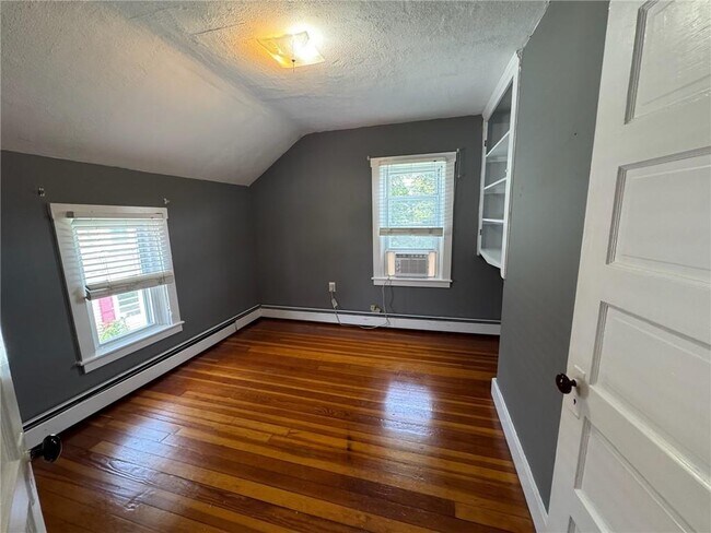 Building Photo - 67 Hall Ave