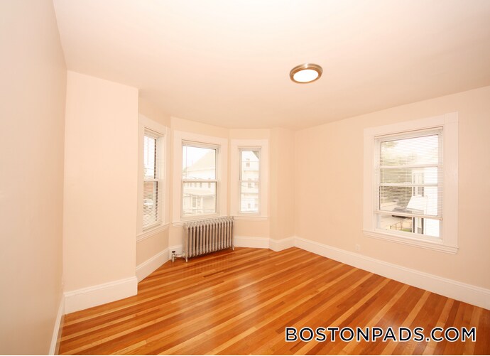 Building Photo - 93 Cushing St