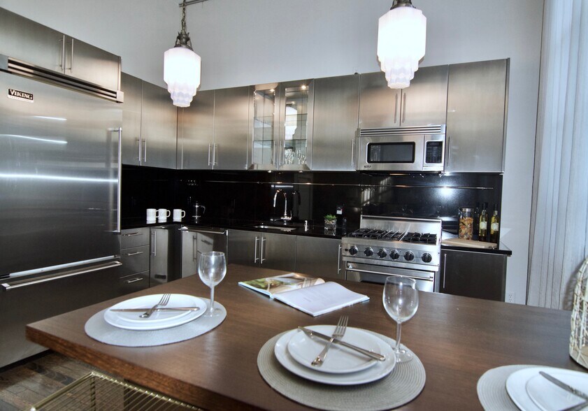 Eat in Kitchen - 849 S Broadway