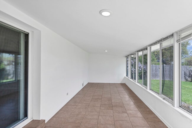 Building Photo - 601 Sycamore Dr