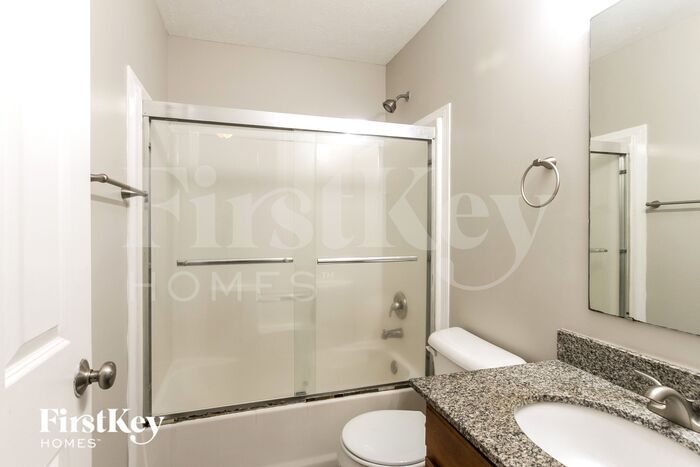 Building Photo - 3521 Ashgrove Dr