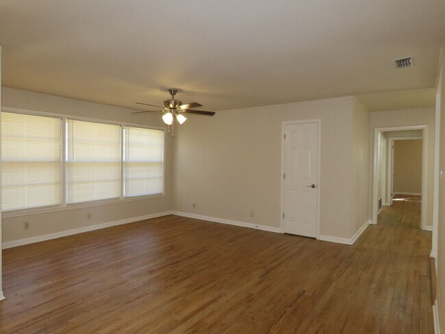 Building Photo - Newly Remodeled 3 Bedroom-1.5 Bath Home!