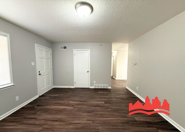 Building Photo - 2567 Thackery Dr