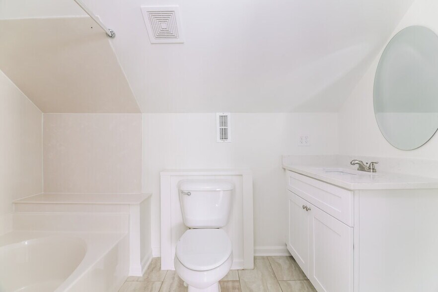 Building Photo - 3600 Saguaro Ct