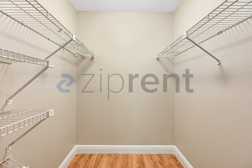 Building Photo - Unit 14