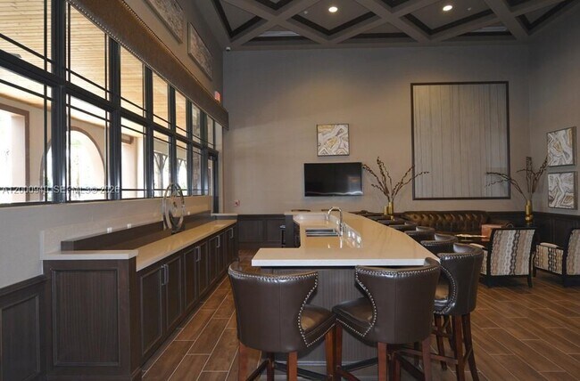 Building Photo - 8630 Lakeside Bnd