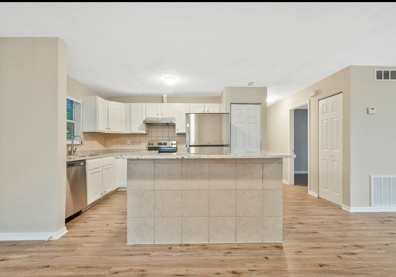 Building Photo - 1310 Celia Way