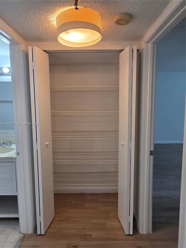 Building Photo - 850 N Miami Ave