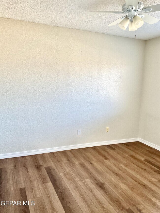 Building Photo - 7369 Luz De Lumbre Ave